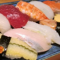 鮨丸 - 厳選握りサラダ付（まんぷく）5400円