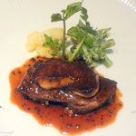 キノシタ - 黒毛和牛のステーキとフォアグラのソテー　トリュフソースで