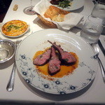 キノシタ - 仔羊の瞬間燻製のロースト、ジュのソース　仔羊のマカロニグラタンと