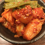 立ち呑み くにし - キムチ盛り合わせ(白菜、らっきょ、山クラゲ)