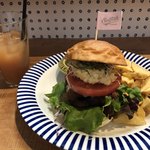 SelFish Diner - こだわりマグロカツバーガーセット 1,700円 ①