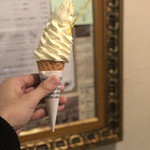 ジェラテリア アクオリーナ - レモンクリームのジェラートソフト（640円）税込