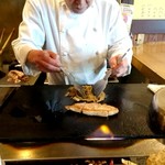 うえむら - 目の前の鉄板で、みそステーキが焼かれておりまする。