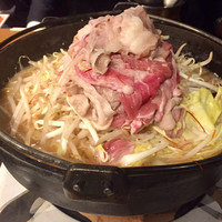 焼肉 にくなべ屋 神戸びいどろ 北野坂店 - 肉鍋4人前
                    綺麗なところを撮り損ねる 