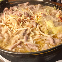 焼肉 にくなべ屋 神戸びいどろ 北野坂店 - 肉鍋4人前
                    かなりのボリューム