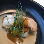 プレヴナンス - 平目のポアレ・オマール海老　オマール海老のソースで