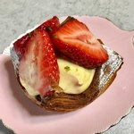 パンやきどころ RIKI - あまおうデニッシュ ¥320+税