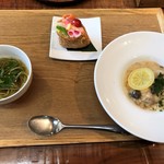 Ansu riru - 茶そば　オープンいなり　レモン香る鶏肉のクリーム煮