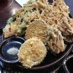 ふじや - やさい天もりそばの天ぷら！半端ない量です♪