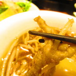 黄鶴 - ３月の美福ランチ　２０００円（税込）の酸辣湯麵の具材のアップ【２０１８年３月】