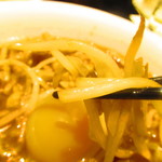 黄鶴 - ３月の美福ランチ　２０００円（税込）の酸辣湯麵の具材のアップ【２０１８年３月】