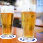 えびす呑み場 やました - 生ビールはヱビス。
            グラスサイズだけど泡がきめ細かくてとても美味