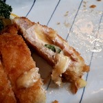 仁亭 - 仁亭風焼かつ(1700円)　焼かつ断面