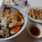 釣吉 - 料理写真:チャーシュー麺と餃子