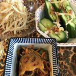 韓一館 - お通しと、オイキムチです。撮れてませんが、枝豆もお通しです◎