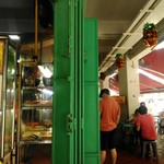 Loo's Hainanese Curry Rice - 食事はテラス席で。