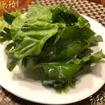 Vino uno - パスタランチ(1300円)♪
ランチサラダはグリーンサラダで色んな葉っぱが入ってる。ドレッシングもアッサリしてヘルシィ☆彡
流石に野菜にこだわってるだけあって、サラダも野菜の味も大事にして美味しい♪