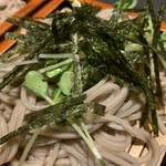 そば遊膳　すずもと - 「三段のりセイロ」蕎麦接写。三段重ねの「蒸籠蕎麦」は、店舗入口に「二八蕎麦調整所」と堂々掲示されているように、こちらは「二八蕎麦」である。