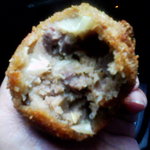 黒毛和牛 腰塚 精肉店 - 黒毛和牛メンチ　これは旨い！