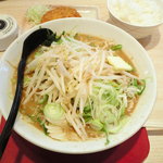 らーめん世界 - 味噌ラーメン（ねぎ多め・もやし多め・麺固め・味濃いめ）バタートッピング