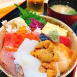 小松水産の海鮮丼 - 海鮮おまかせ丼