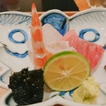 日本料理 晴山 - 刺身：氷見のメジマグロ　鮃　車海老