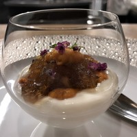 Fine bouche - カリフラワーのムースに北海道産ムラサキ雲丹　エスプーマされたカリフラワーの滑らかさに雲丹の甘みが際立つ逸品♬