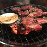 万正 - スジ焼いてます