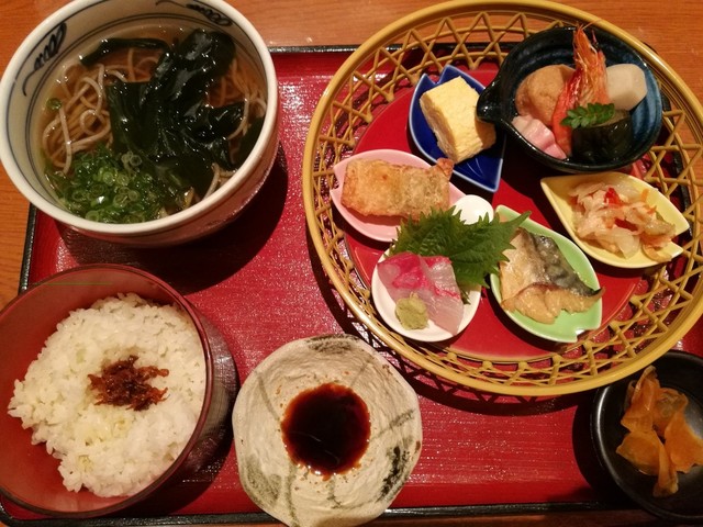 温かいor冷たいお蕎麦付き 可愛いかご盛りおかずの特製弁当1 000円 By ぱりそら 大幸庵 玄 だいこうあん げん 大江橋 そば 食べログ 温かいor冷たいお蕎麦付き 可愛いかご盛りおかずの特製弁当1 000円 By ぱりそら 大幸庵 玄 だいこうあん げん 大江橋 そば 食べログ