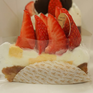 スイーツガーデン ユウジアジキ - 料理写真:あまおうのたると