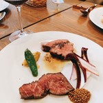 ヴェッキオ コンヴェンティーノ - 仔羊のカチャトラ(奥)、黒毛和牛のビステッカ(手前)