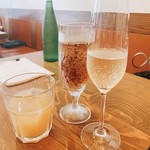 ヴェッキオ コンヴェンティーノ - 右から アントニーニ・チェレーザ グレラ スプマンテ、ジンジャーエール、鳳凰美田 もも酒 ロック