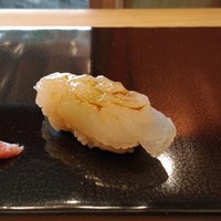 鮨 かず矢 - ・アオリイカ　ねっとりとした食感をカボスのさわやかな酸味でさっぱりと。