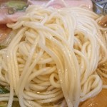 麺は中細のストレート系