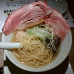 くそオヤジ最後のひとふり - つるモチ食感の美味い中太麺。