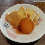 らーめん森や。 - カリフリ卵黄とカマンベールチーズの味噌たまり漬け