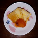 らーめん森や。 - カリフリ卵黄とカマンベールチーズの味噌たまり漬け