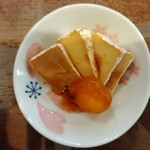 らーめん森や。 - カリフリ卵黄とカマンベールチーズの味噌たまり漬け