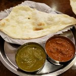 インド料理 ナンカレー - ほうれん草とマトン