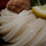情熱うどん 讃州 - エッジがしっかり立ったうどん