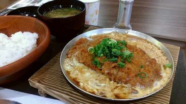 淡路島カレー 琉球卵とじ丼 北中城村 カレーライス 食べログ