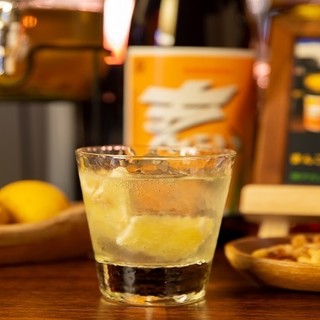 Special "Mankoi" lemon sour made with authentic brown sugar shochu