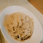 Sagamihara 欅 - １玉＝130gの味付替え玉は２００円。最近は個人的に味が良く変わるニンニクパンチ味にすることが多い。