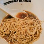 Sagamihara 欅 - さがみブラックに入っているすりおろし生姜と刻みにんにくが効いていて良い。