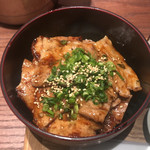 ぬる燗佐藤 - 炭火焼き豚丼（ご飯少な目)