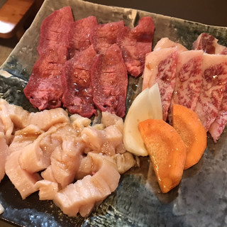 ふくみ焼肉 - 料理写真:牛タン･牛カルビ･上ミノ