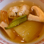 りょうりや 御旅屋 - （撮影 20130813）夏のおすすめコースで、鱧と松茸をいただきました。舌触りがよい鱧と松茸の香りが食欲をそそります。