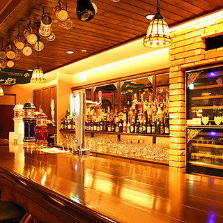 落ち着いた空間で味わうお酒◆カウンターや半個室もご用意