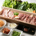 KOREAN KITCHEN 韓風房 - 料理写真:銘柄豚の盛合せ３種盛　約150g 【三段バラ・肩ロース・豚トロ or タン】