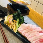 米愛豚と彩り野菜のしゃぶしゃぶ